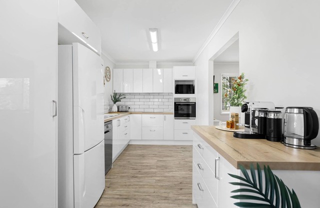 Charming 5-Bed Coastal Escape in Maroochydore