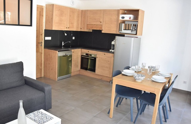 Charming Apartment with Large Terrace, Close to Ski Lift and Aquatic Center