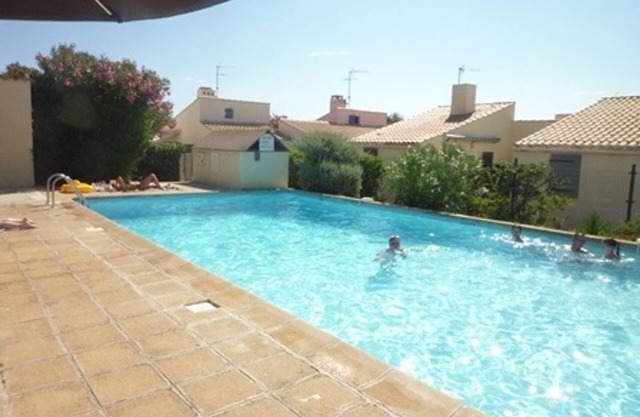Charming Air-Conditioned Villa, Pool, Terrace, Near Beach, Parking, 6 People, Pet-Friendly