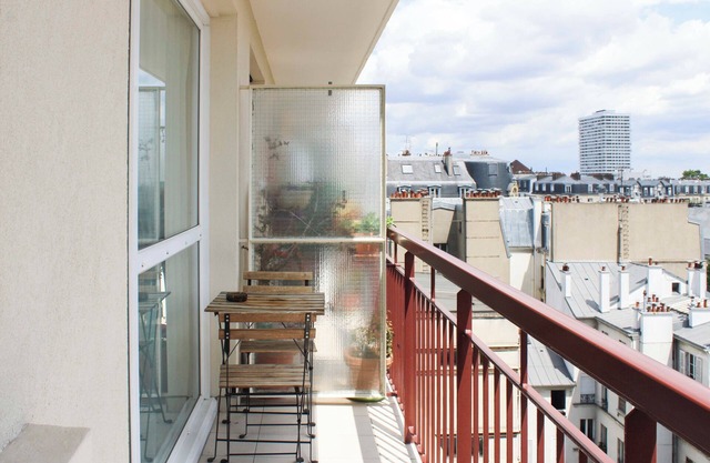 Charming and bright apartment in the 18th