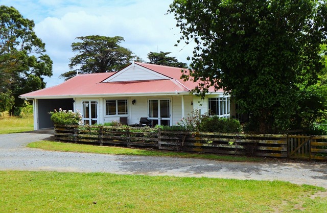 Charming and comfortable country cottage in Central Hawkes Bay