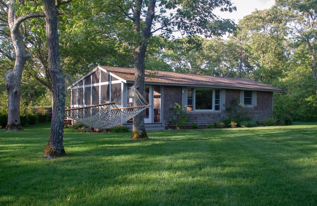 Charming and cozy Chappy cottage - best of indoor and outdoor beach living!