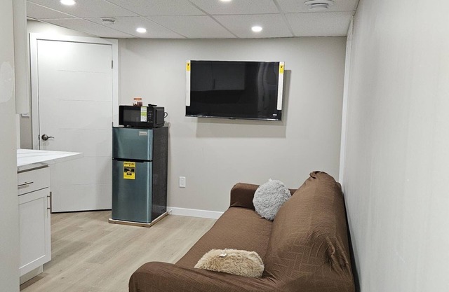 Charming and exclusive 2-bedroom basement in Winnipeg with WiFi, AC