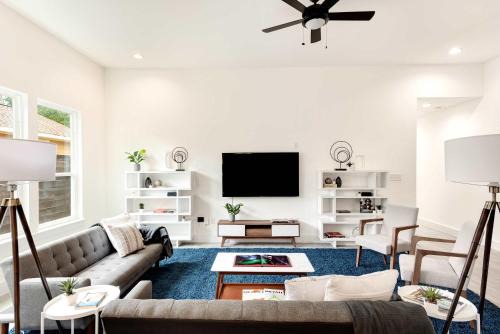 Charming and Light-Filled 3BR 2BA Getaway
