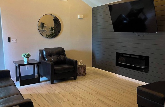 Charming and Peaceful 2-bedroom house in delightful Brownsville.