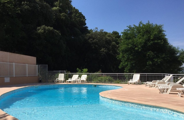 Charming apartment WIFI and pool near St Tropez