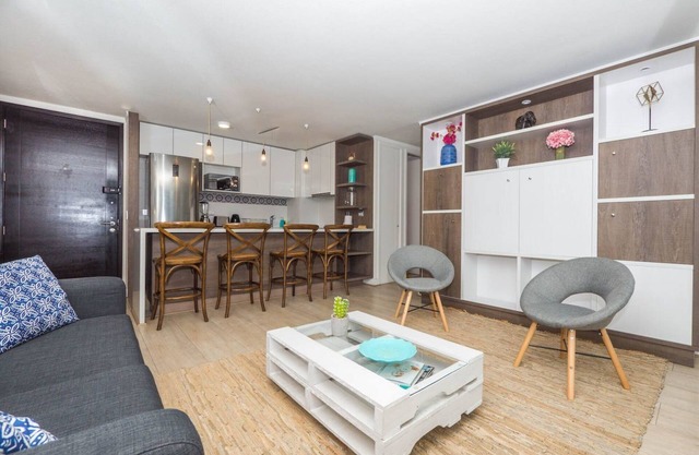 Charming Arauco - 2BR, Heated Pool & Gym