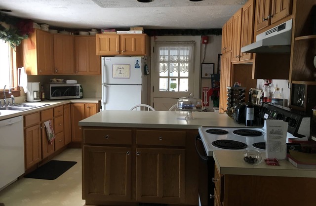 Charming B&B in lovely Hollis with Function Room -Rent by whole house or by Room