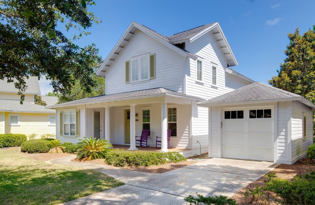 Charming Beach Cottage w/ 6-Seat GOLF CART - Easy Beach & Pool Access, Tram.