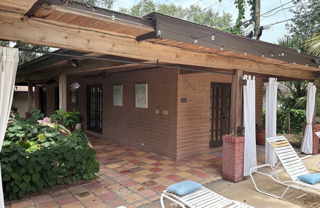Charming bungalow with WiFi and AC in marvelous Lakeland