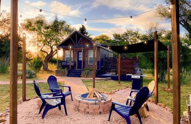 Charming Cabin w/HOT TUB in the Heart of the TX Hill Country