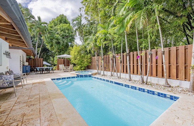 Charming Casa de Campo Villa, 2 min from beach!