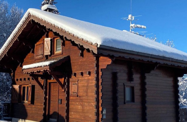 Charming chalet in Les CARROZ/FLAINES close to the center and slopes for 8 p