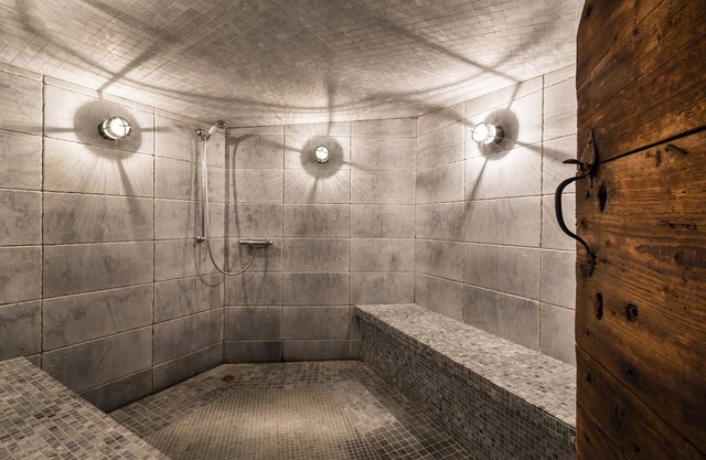 Charming Chalet | 5 Bedrooms | Chalet Axel | Open Fire & Champagne on Arrival |.