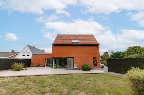 Charming Chic Stay with Garden Views & Parking
