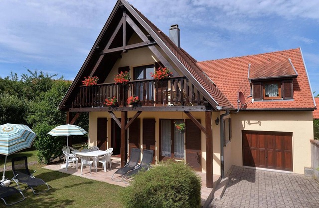 Charming cottage in Riquewihr with garden and private parking