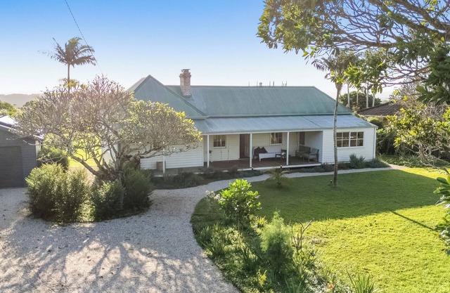 Charming cottage nestled in Lennox Head and full of character