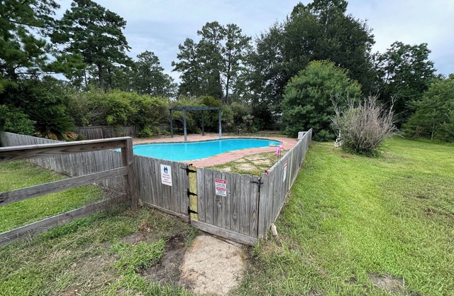 Charming Country Home with Pool - Unit A
