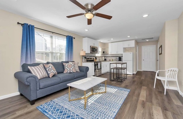 Charming+Cozy King Suite | Near Dwntwn| Pets