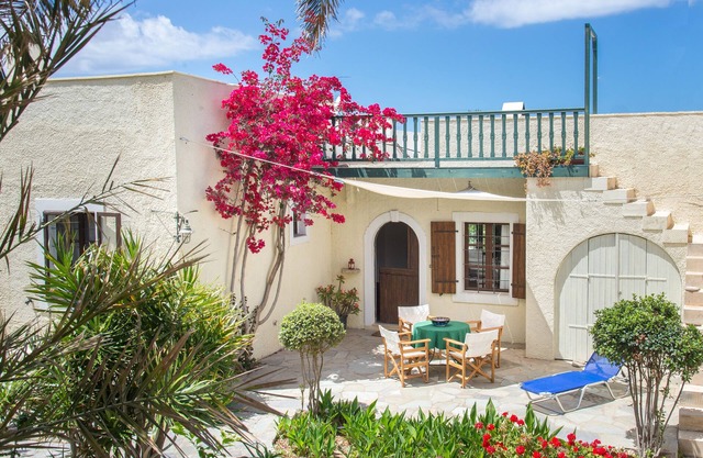 Charming Cretan House, Bougainvillea