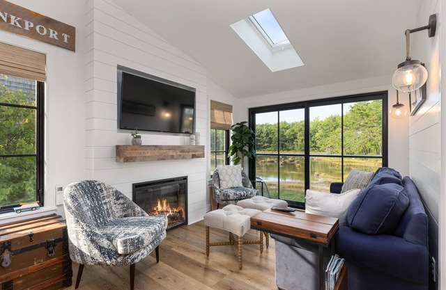 Charming Designer Cottage on Marsh