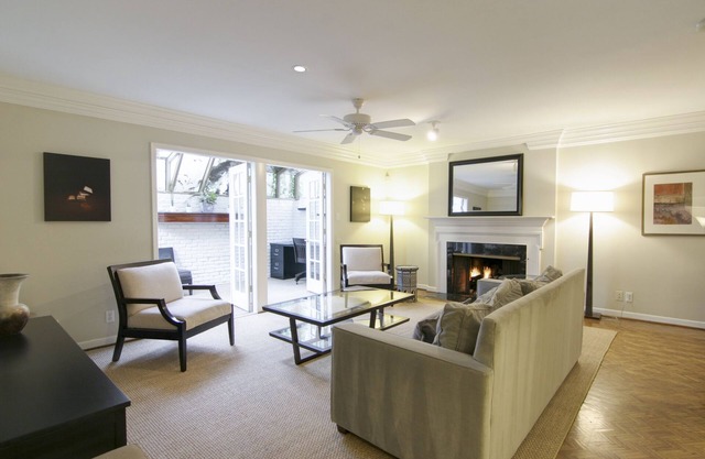 Charming, dog-friendly townhouse w/private gas grill, patio, & near downtown
