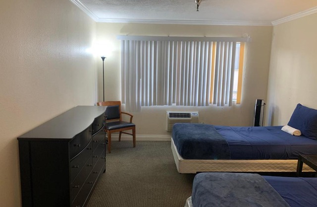 Charming Double Bed Hotel Style (A10)