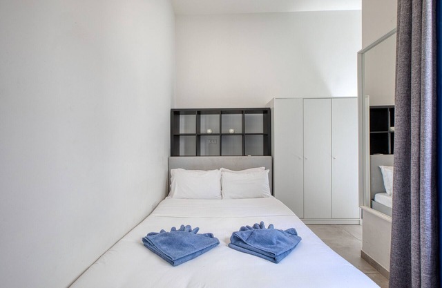 Charming double studio, shared sun terrace GOBLU-1