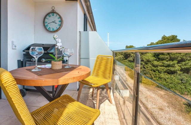 CHARMING DUPLEX, TERRACES, POOL NEXT TO THE BEACH