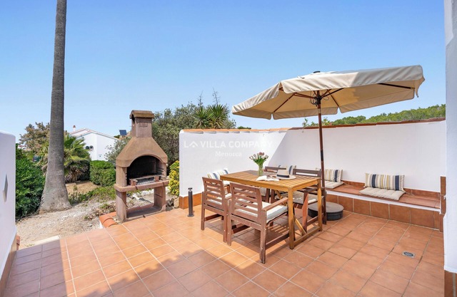 Charming Duplex with Sea Views, 2 Bedrooms + 3 Bathrooms, 3 Minutes to Beach