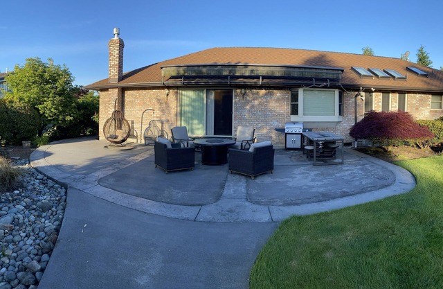 Charming Enumclaw rambler near Mount Rainier and Crystal Mountain Ski Area