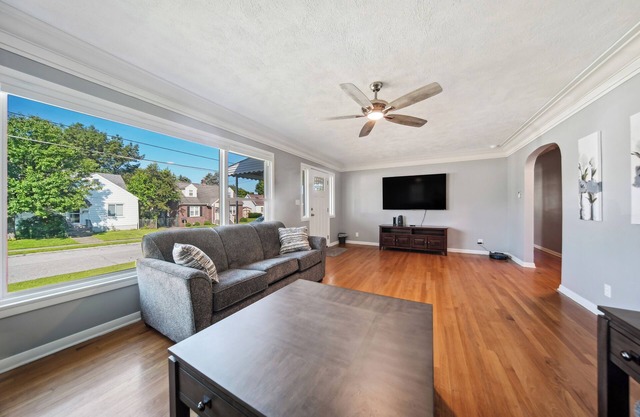 Charming Erie Home ~ 2 Mi to Downtown Delights!