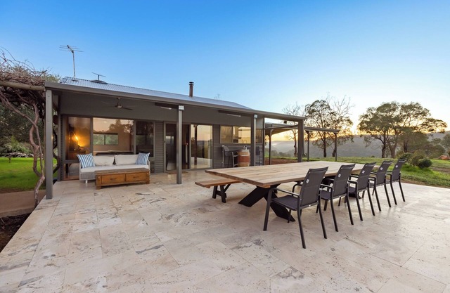 Charming farmhouse by Swan BnB Management