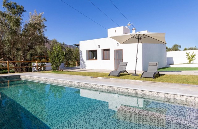 Charming farmhouse in the Alpujarra with private pool, garden and wifi