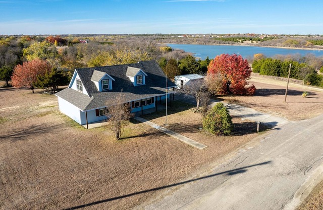 Charming Farmhouse on Lake Lavon: Hiking, Fishing & ATV Trails