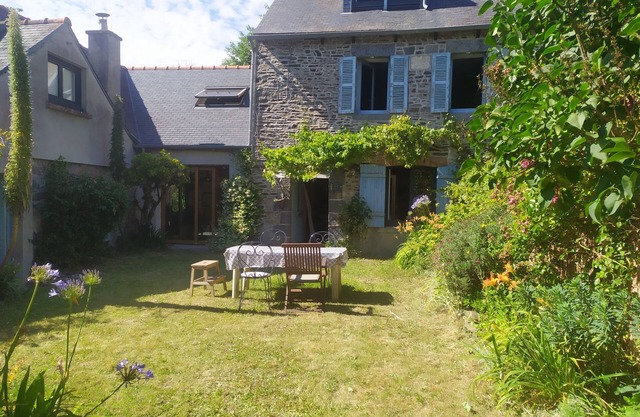 Charming house between sea (2 km) and countryside.