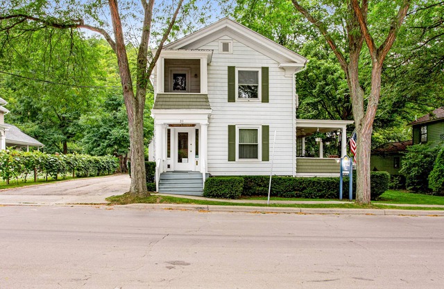 Charming, Ground-Floor Getaway w/ a Kitchenette, Free WiFi, & a Furnished Deck
