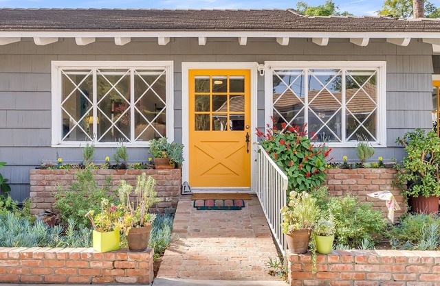 Charming guest house in Riverside near UCR, Mission Inn and Downtown