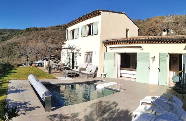 Charming house, pool and beautiful sea view