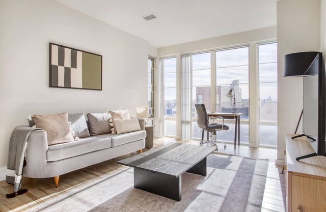 Charming H Street 1BR w/W/D & Gym, walk to Union Station, by Blueground