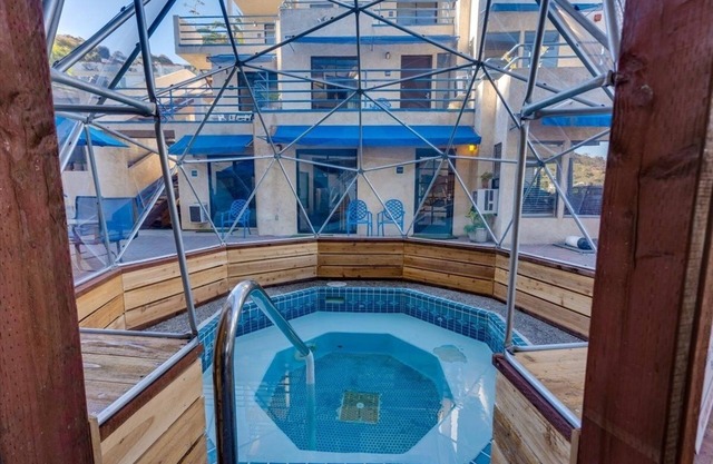 Charming Hideaway: 3 Family-Friendly Rooms, Near Catalina Island Museum