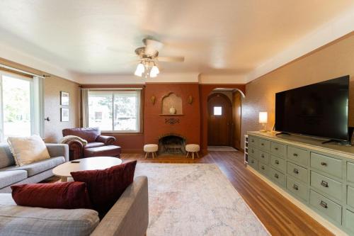 Charming Historic 4 bed -Nearby Eats, Brewery, Shops, Park