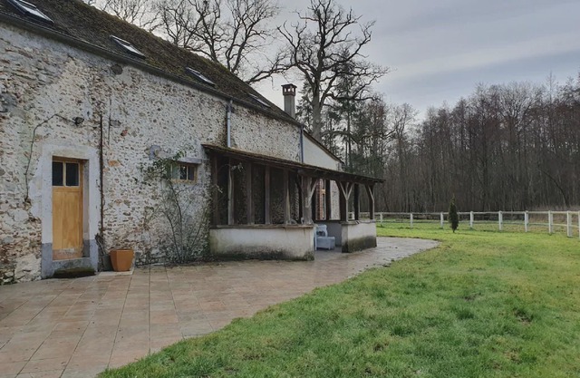 Charming Holiday Home in Raizeux near Forest