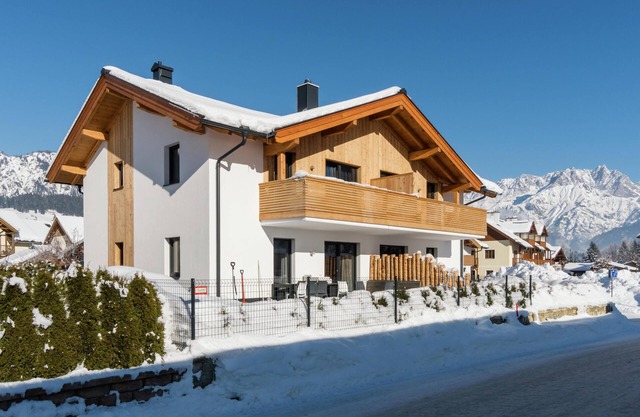 Charming holiday home near the ski bus