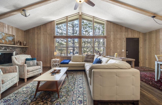 Charming Home in Country Club Flagstaff with Views