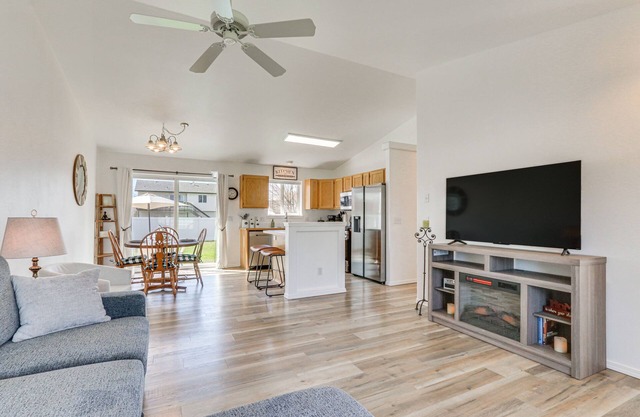 Charming Home w/Patio: 3 Mi to Hayden Lake!