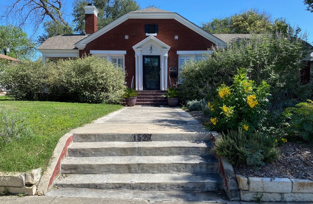 Charming home with pool, enclosed yard, patio & great Woodlawn Lake location