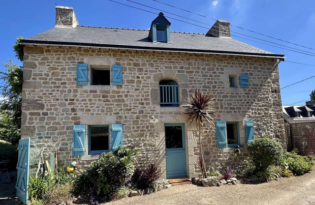 Charming house in Plouhinec, peaceful with sunny terrace, pets welcome
