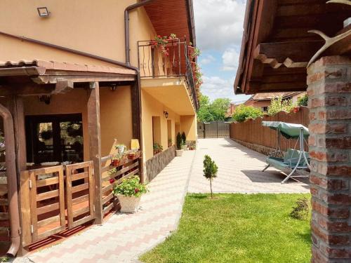 Charming House in Săcele with Garden View + BBQ