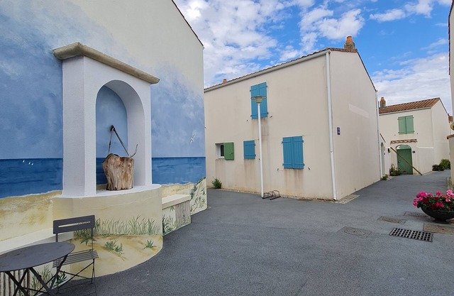 Charming house "Les Flots en Ré" 100 m from the ocean and 300 m from the market.
